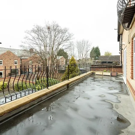 The Burton- Free Gated Parking Appartement Manchester Buitenkant foto