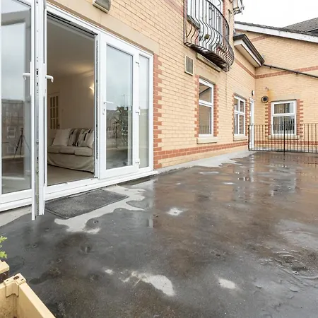 The Burton- Free Gated Parking Appartement Manchester Buitenkant foto