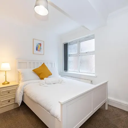 The Burton- Free Gated Parking Appartement Manchester Buitenkant foto