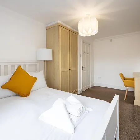 The Burton- Free Gated Parking Appartement Manchester Buitenkant foto