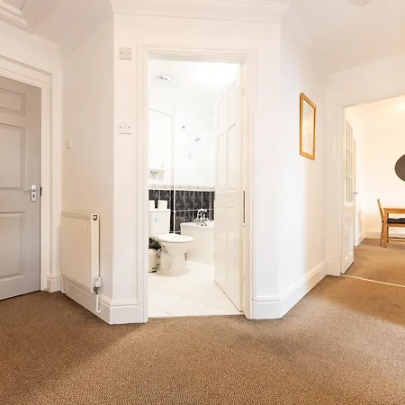 The Burton- Free Gated Parking Appartement Manchester Buitenkant foto