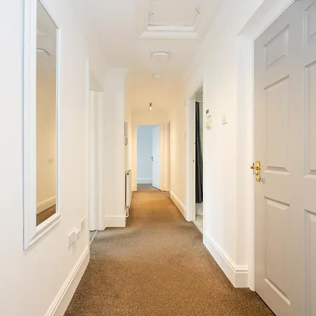 The Burton- Free Gated Parking Appartement Manchester Buitenkant foto