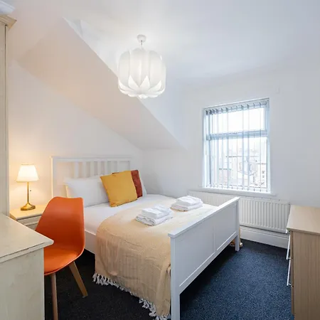 The Burton- Free Gated Parking Appartement Manchester Buitenkant foto