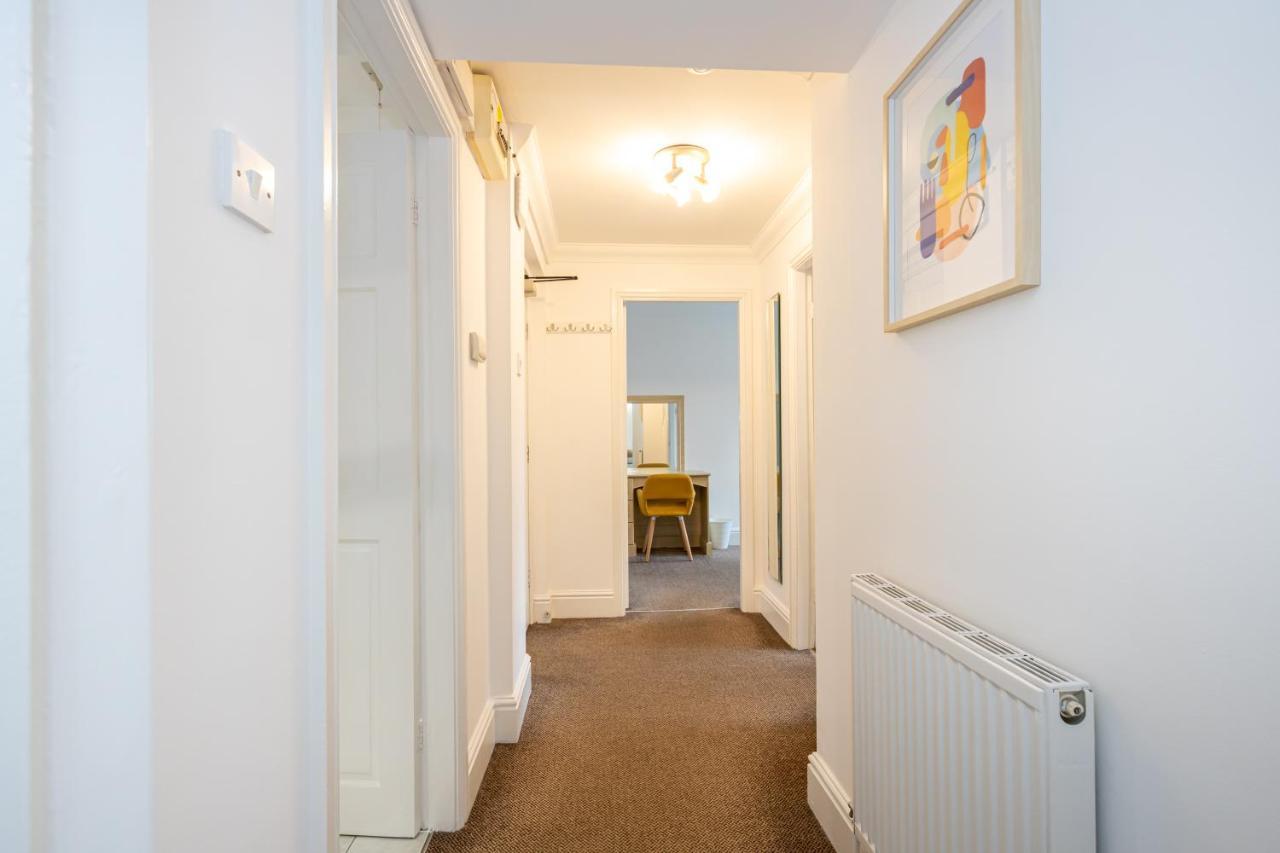 The Burton- Free Gated Parking Apartamento