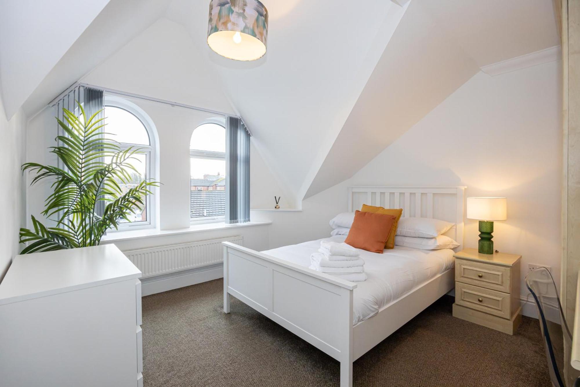 The Burton- Free Gated Parking Apartamento
