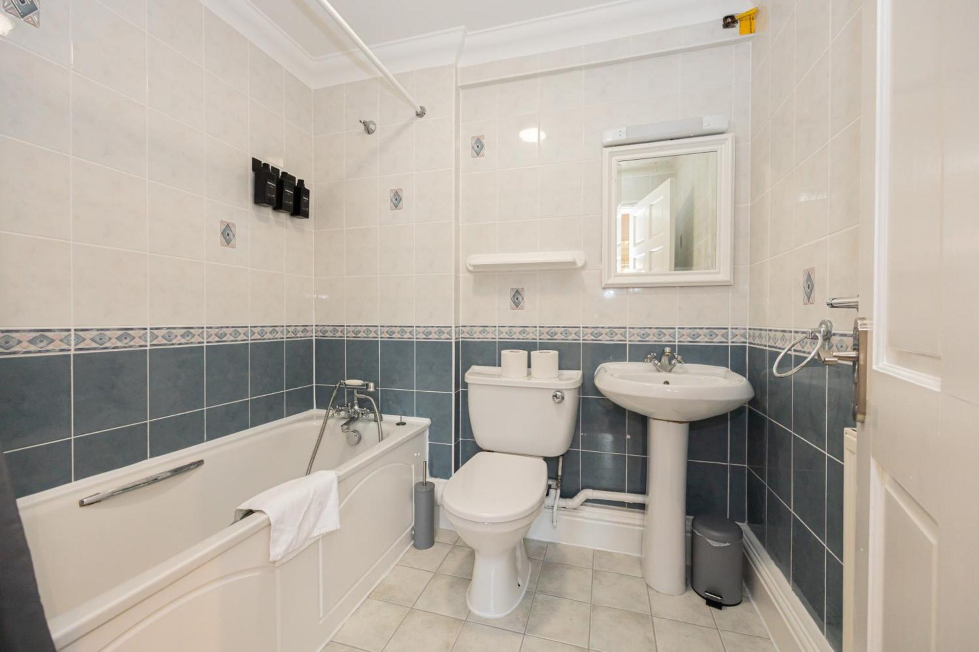 The Burton- Free Gated Parking Apartamento *