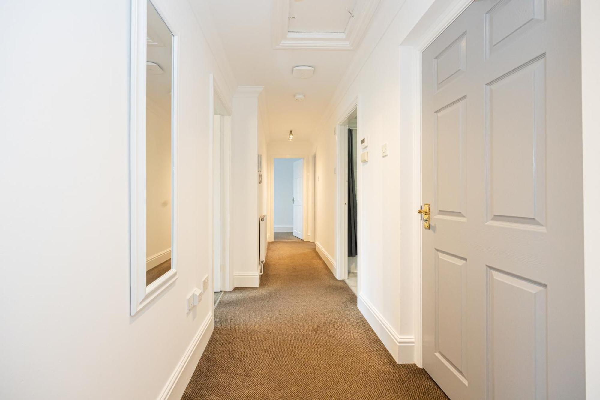 The Burton- Free Gated Parking Apartamento