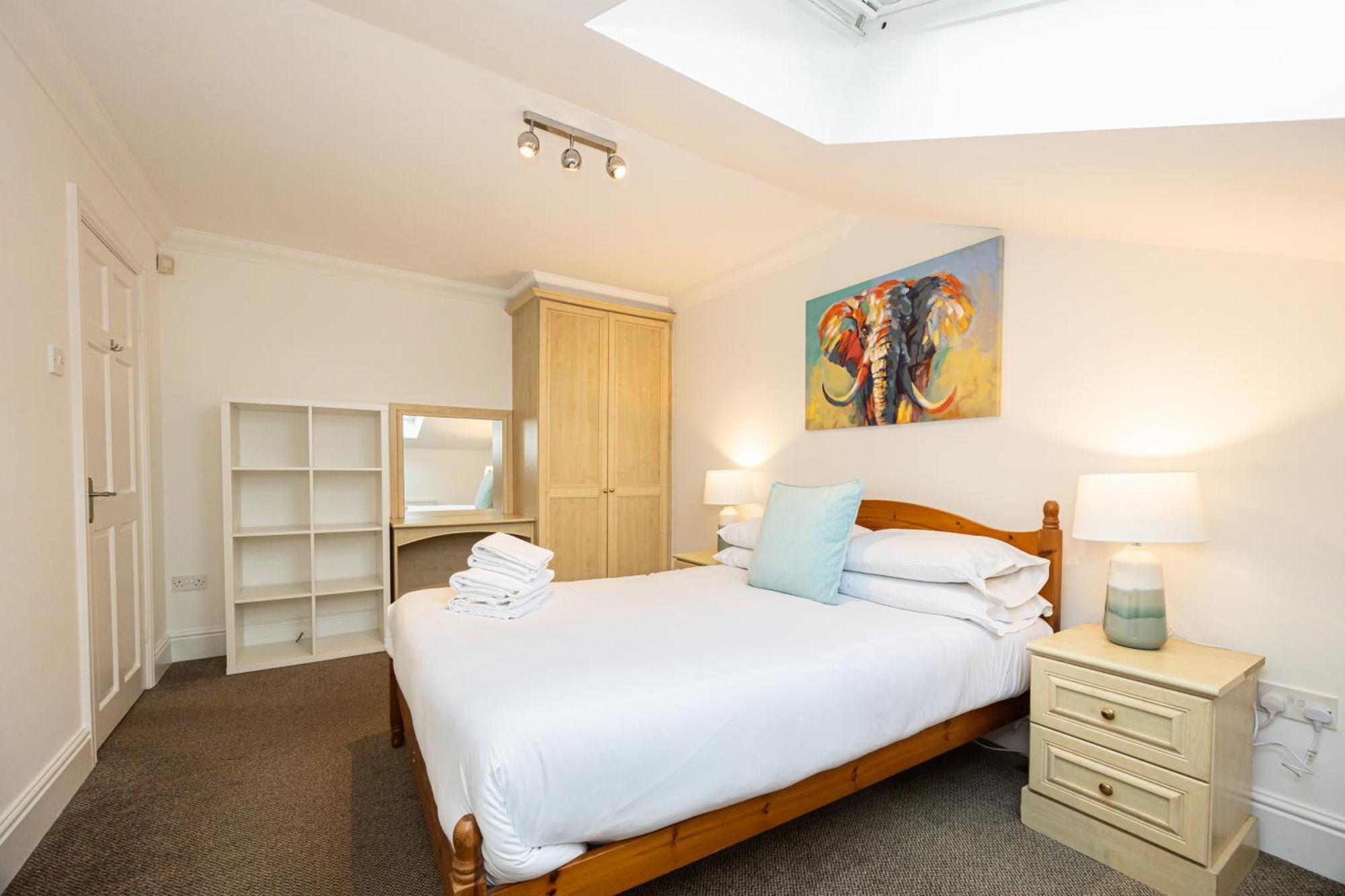 The Burton- Free Gated Parking Apartamento *