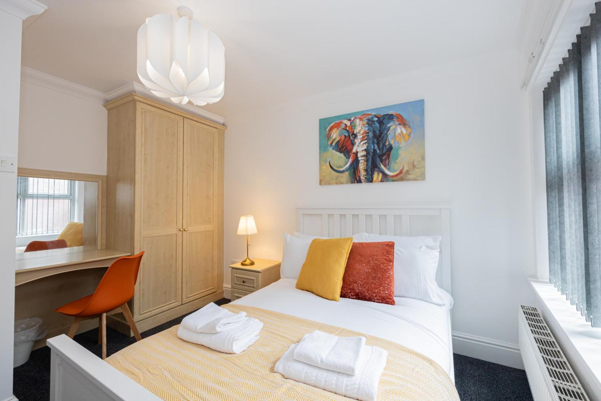 The Burton- Free Gated Parking Apartamento